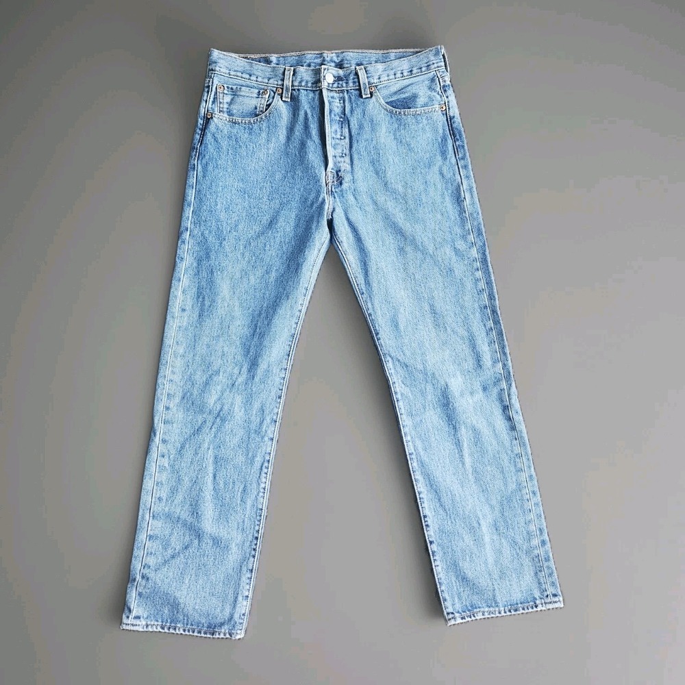 Levis 501 Jeans Men's Size 32x29 Button Fly Light Wash Denim Blue